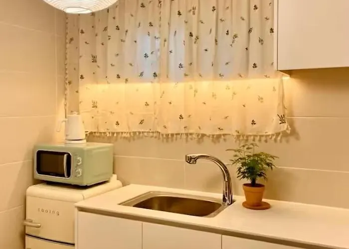 2 Bedrooms, Jamsil, Lotte World, Olympic Park Kspodome, 3 Beds, 잠실 15분, 중앙보훈병원역 도보 3분, 침대 3개 아파트