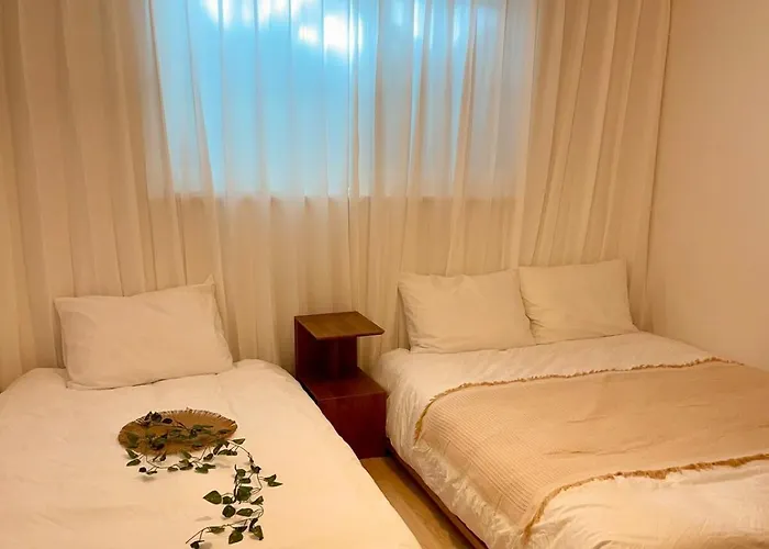 2 Bedrooms, Jamsil, Lotte World, Olympic Park Kspodome, 3 Beds, 잠실 15분, 중앙보훈병원역 도보 3분, 침대 3개 아파트