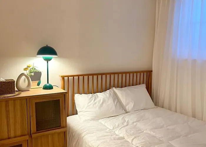2 Bedrooms, Jamsil, Lotte World, Olympic Park Kspodome, 3 Beds, 잠실 15분, 중앙보훈병원역 도보 3분, 침대 3개 아파트 *