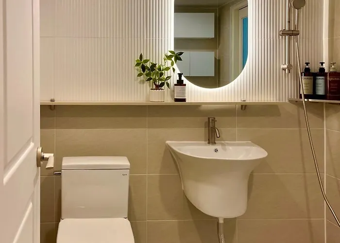2 Bedrooms, Jamsil, Lotte World, Olympic Park Kspodome, 3 Beds, 잠실 15분, 중앙보훈병원역 도보 3분, 침대 3개 아파트