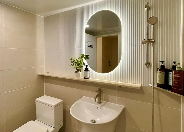 2 Bedrooms, Jamsil, Lotte World, Olympic Park Kspodome, 3 Beds, 잠실 15분, 중앙보훈병원역 도보 3분, 침대 3개