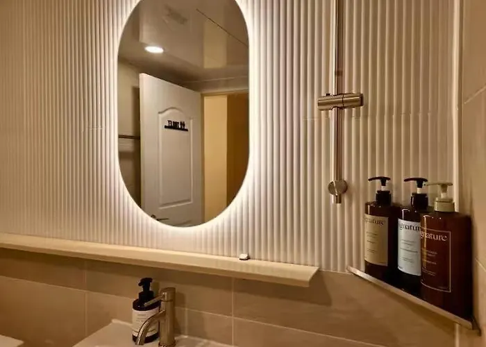 2 Bedrooms, Jamsil, Lotte World, Olympic Park Kspodome, 3 Beds, 잠실 15분, 중앙보훈병원역 도보 3분, 침대 3개 *